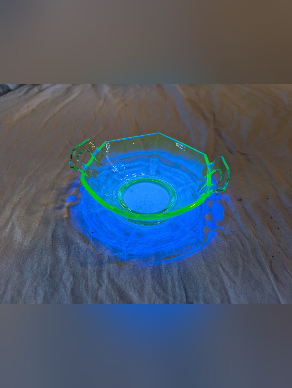 2/60$ Vintage Neon Green uranium Glass Serving Bowl with Handles